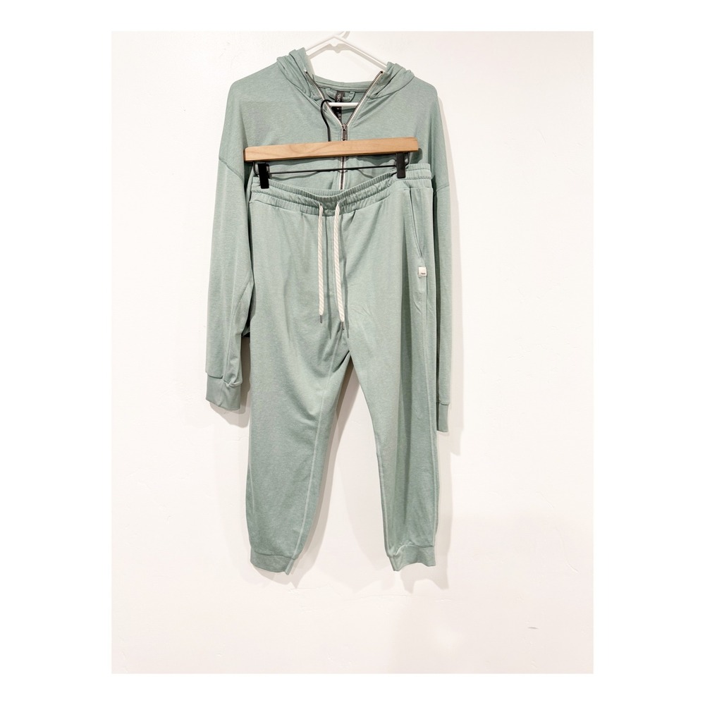 Vuori Performance Jogger & Halo Hoodie Set Sage Green Heather M - Picture 9 of 9